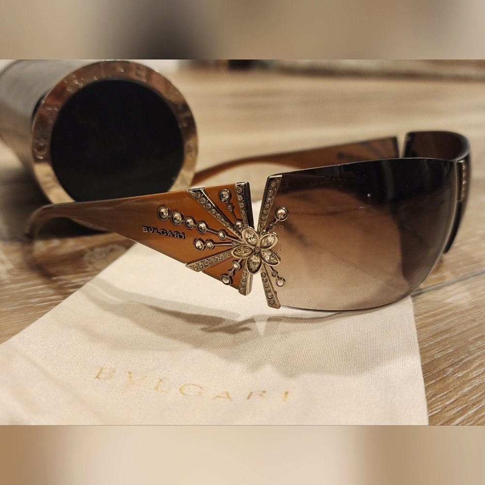 Limited Edition Bvlgari Sunglasses w/dust bag & Bvlgari Case